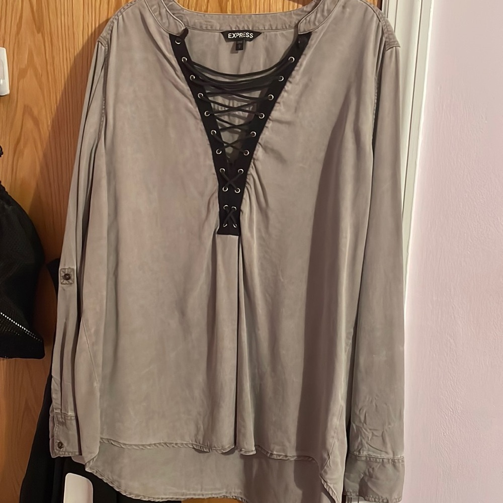 Express Top with tie long sleeve